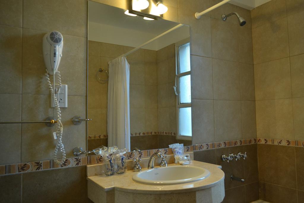 Victoria Plaza Hotel Салта Екстериор снимка